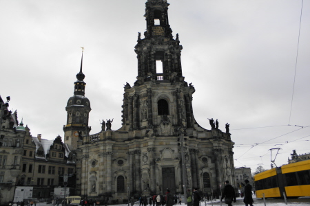 vor der Hofkirche soll Napoleon bei der Schlacht um Dresden 1813 gestanden haben